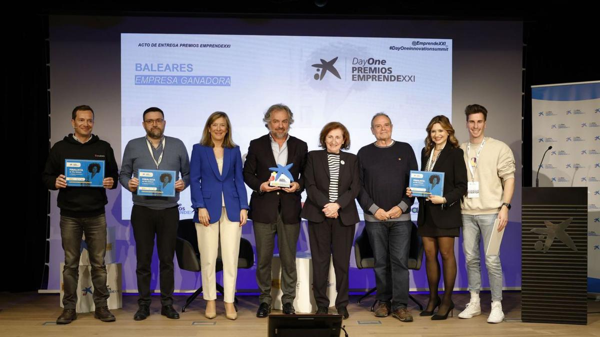 Acto de entrega del premio EmprendeXXI en Balears con el ganador y los finalistas.