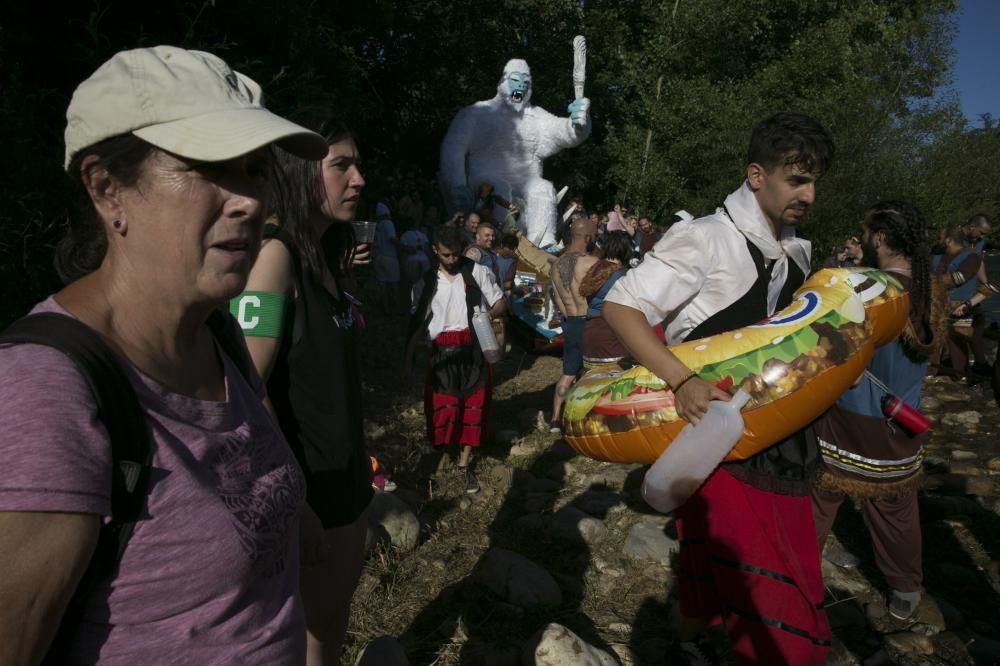 Descenso Folklórico del Nalón 2019: 40 carrozas y más de 4.000 personas