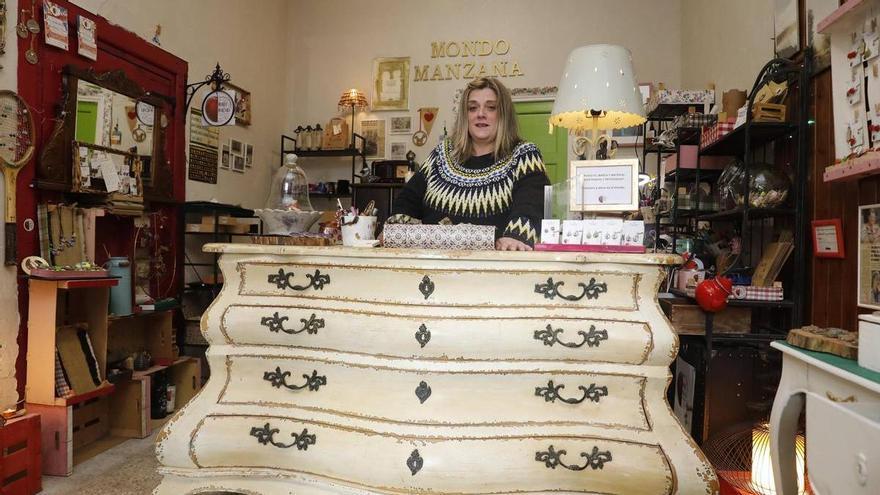 Patricia Escobar fabrica todo tipo de joyas a partir de la magaya de la sidra y hasta la Reina Letizia lució uno de sus diseños