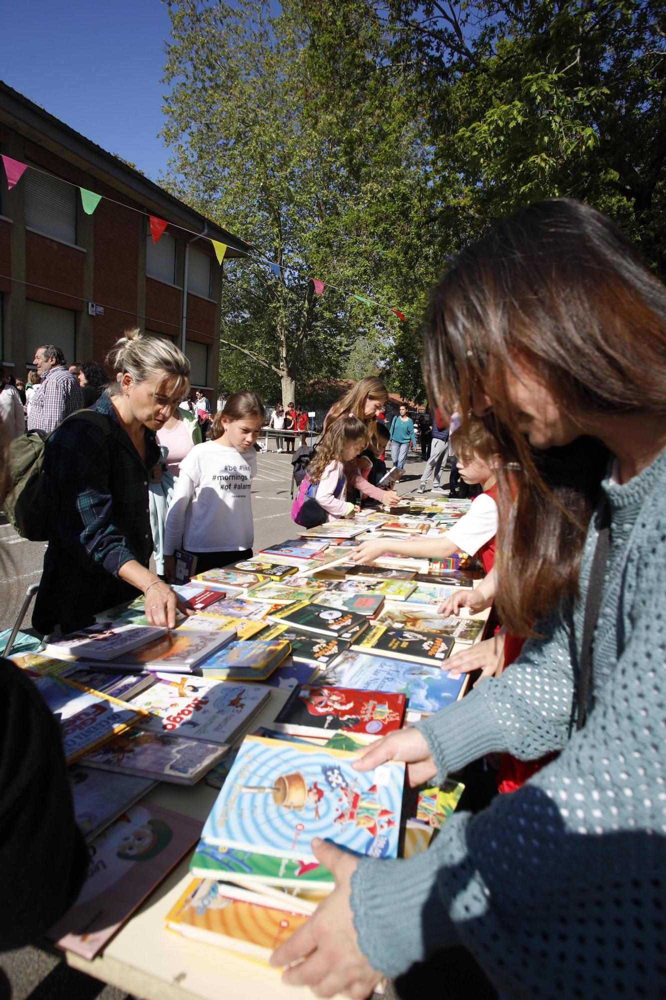 En imágenes: El colegio Jacinto Benavente disfruta de su primera feria del libro