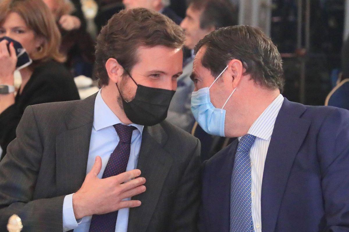 La reforma laboral culmina l’any de desacords entre Casado i Garamendi