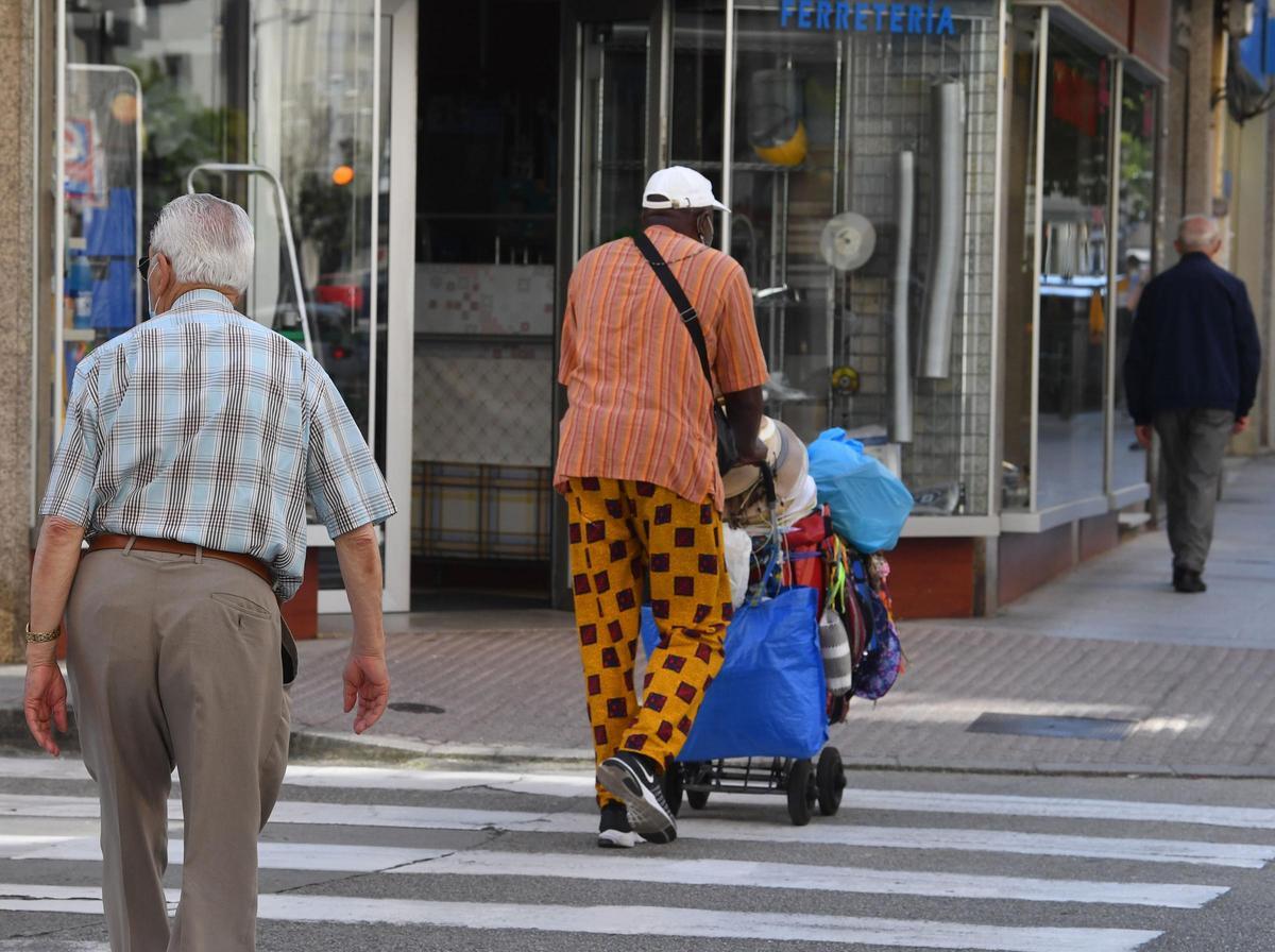 Un vendedor ambulante en el Agra do Orzán