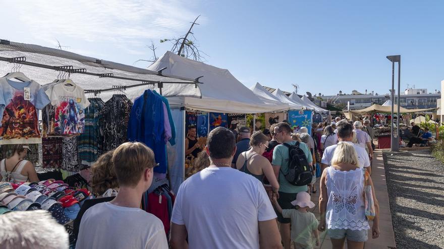 El Ayuntamiento recibe 307 solicitudes para instalar un puesto en el mercadillo municipal de Playa de Mogán