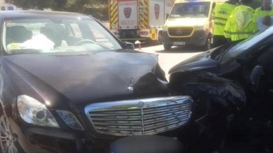 Dos heridos al chocar dos coches en la urbanización La Alcayna de Molina