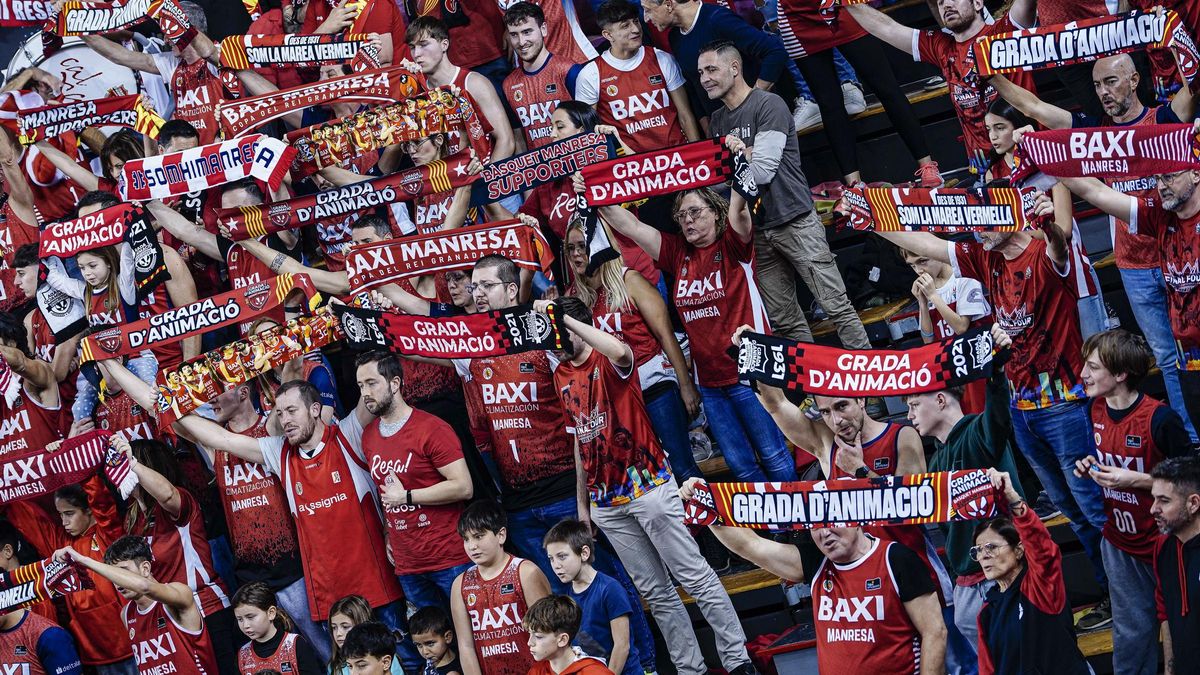 Grada d'animació del Baxi Manresa al Nou congost
