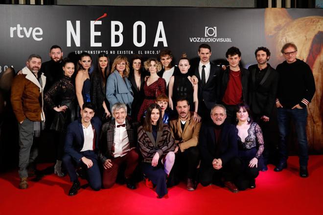Grupo en el estreno de Néboa