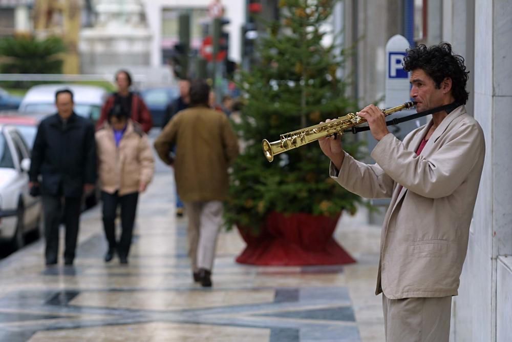 Así era, hace 20 años, la calle Larios, antes de la reurbanización del centro de la ciudad que llevó a su peatonalización en 2002.