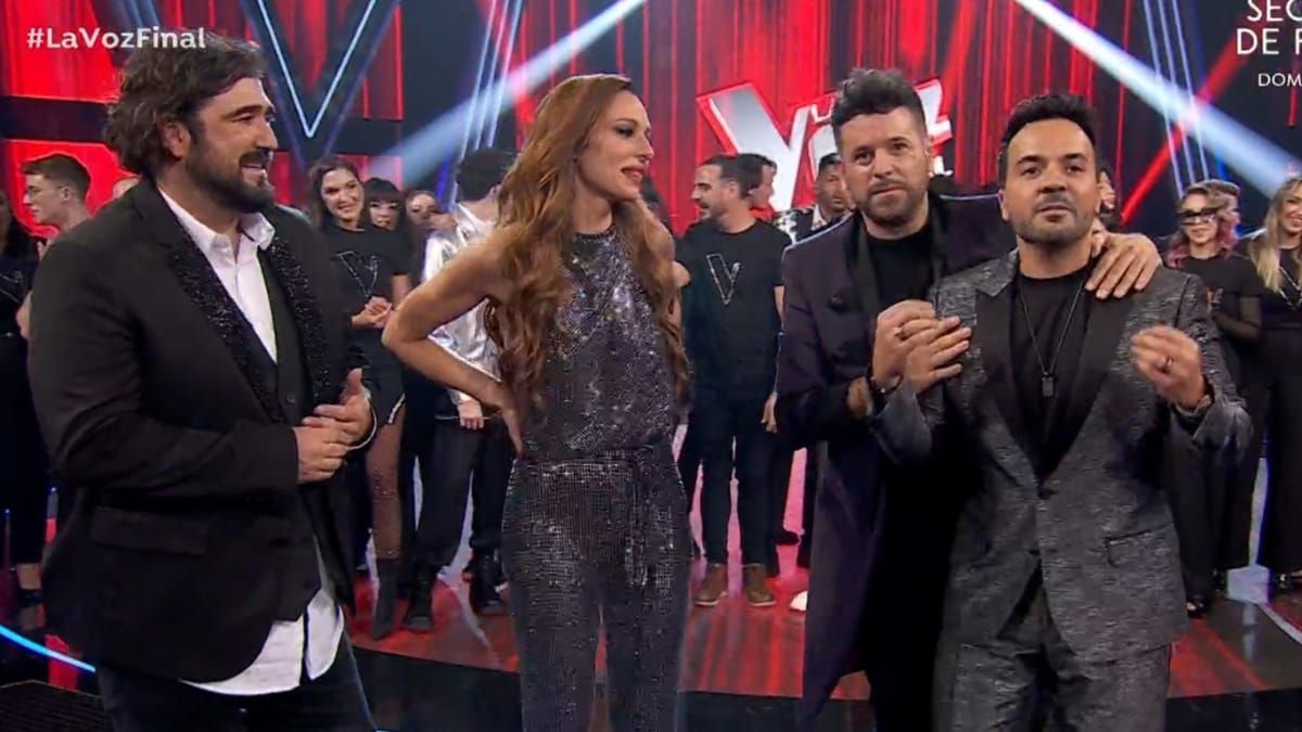 Eva González, junto a Antonio Orozco, Luis Fonsi y Pablo López en la final de 'La Voz'