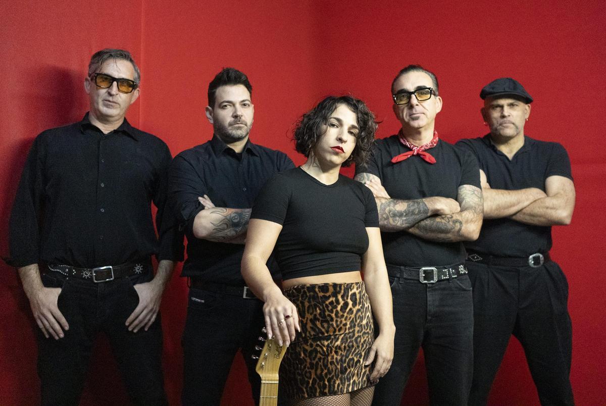 Alba Blanco, junto a sus músicos, en una imagen cedida