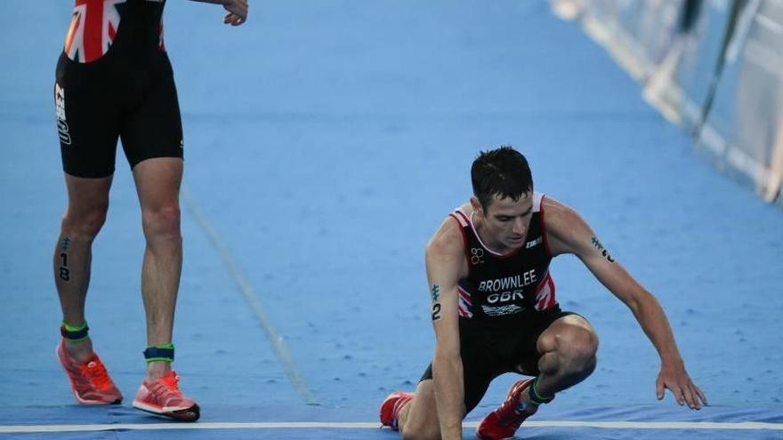 Final dramático: Jonathan Brownlee llega desfallecido