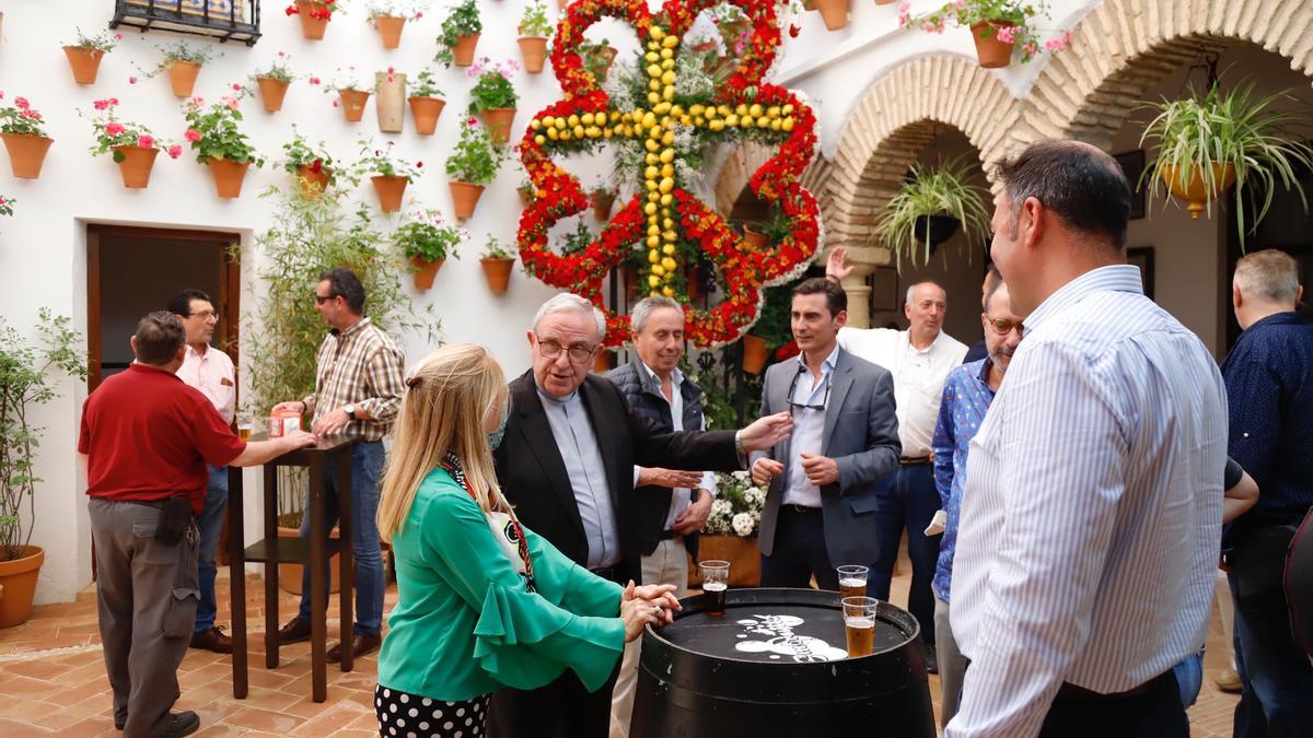 Cruz de Cáritas Sagrario, en el centro de la Judería.