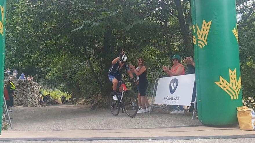 VÍDEO | Así fue la llegada a meta en Hedroso de la quinta etapa de la Vuelta Ciclista a Zamora