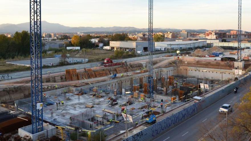 Comencen a construir la planta baixa de la nova Clínica Girona