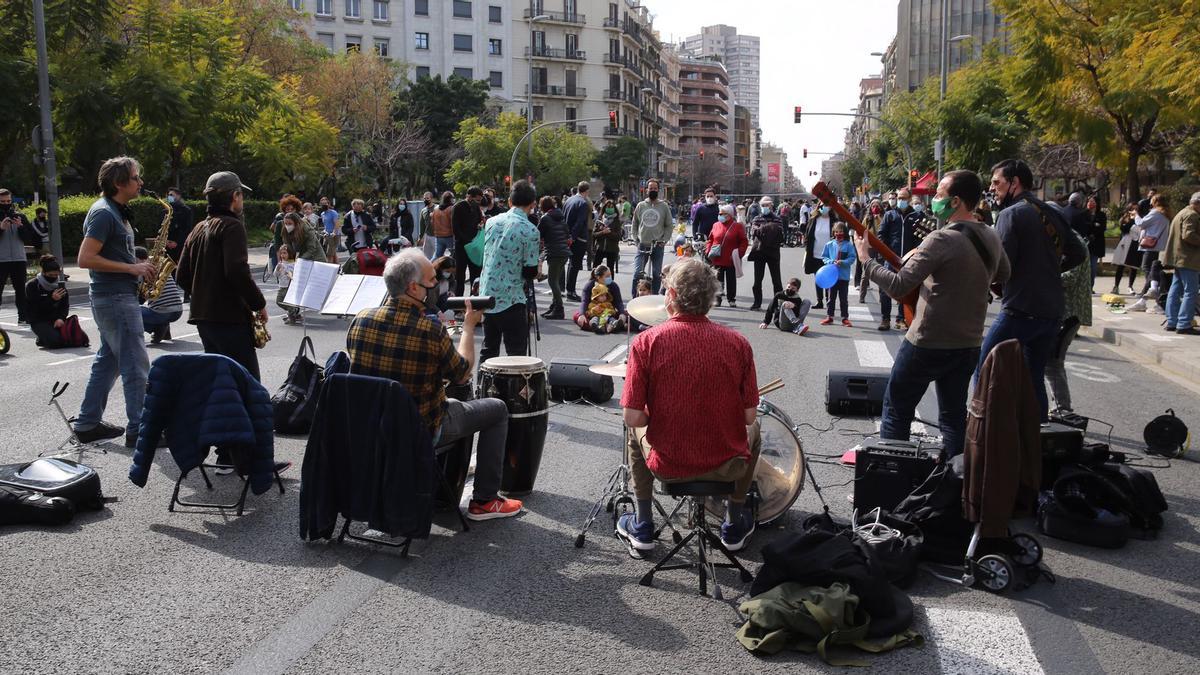 Música en directo en el corte de Aragó de Aribau a Balmes, este domingo