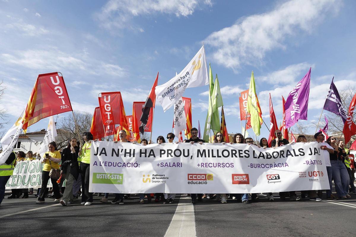Les fotos de la manifestació dels professors gironins per reclamar millores laborals i salarials