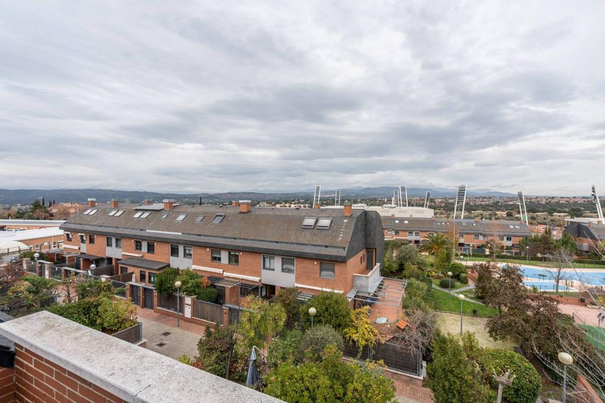 Imágenes de villas a la venta en la urbanización 'Monte Rozas' por valores superiores al millón y media de euros