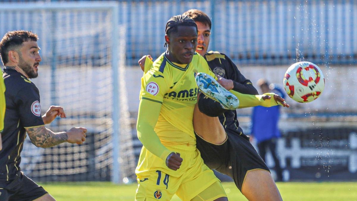 Etta Eyong firmó el segundo gol del Villarreal B que solo le valió para empatar ante el Intercity.