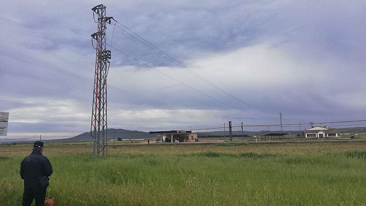 Tendido eléctrico en las afueras de Fuente Obejuna.