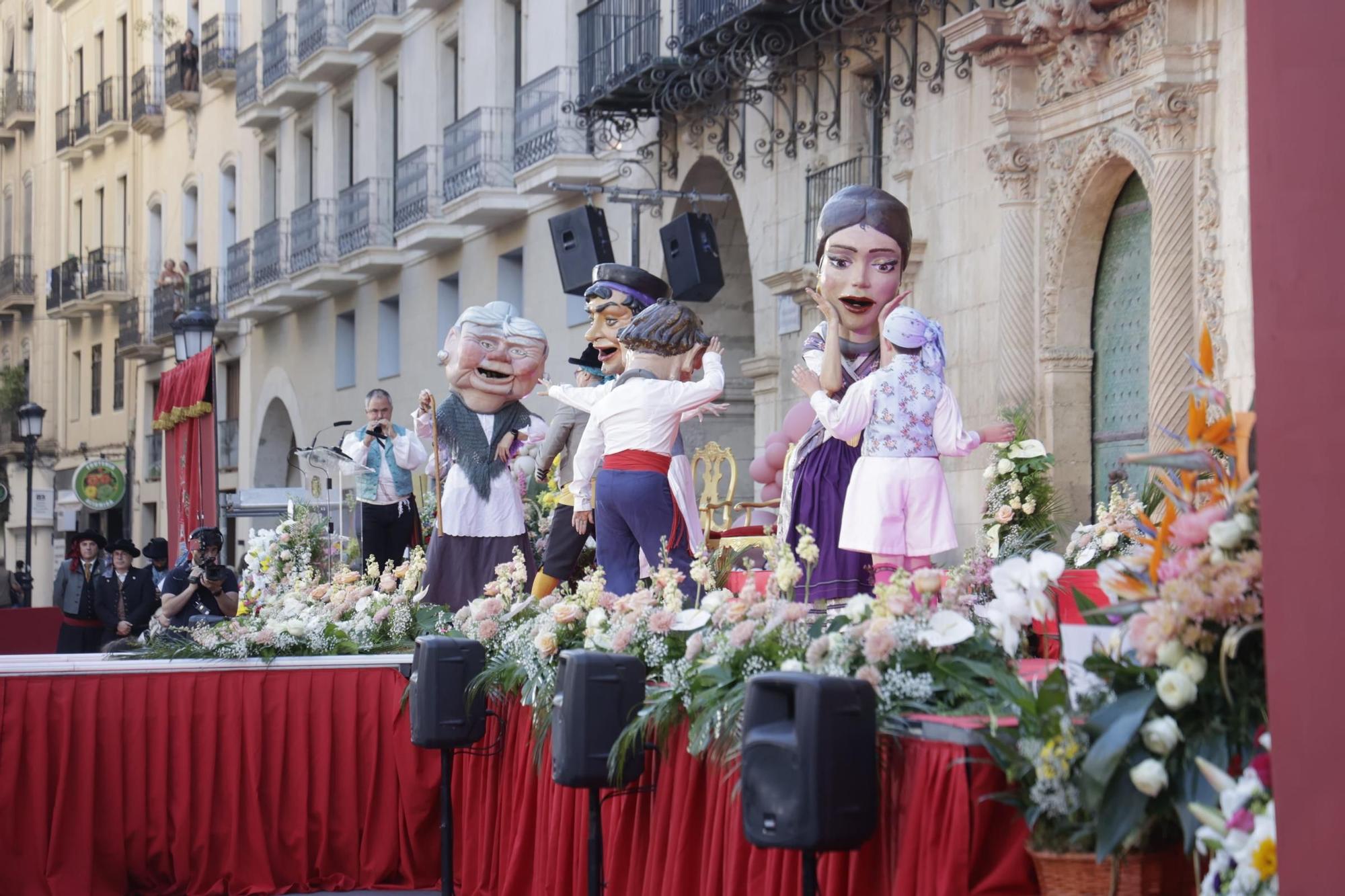 Las Hogueras de Alicante proclaman a su Bellea del Foc infantil 2025 y a sus damas