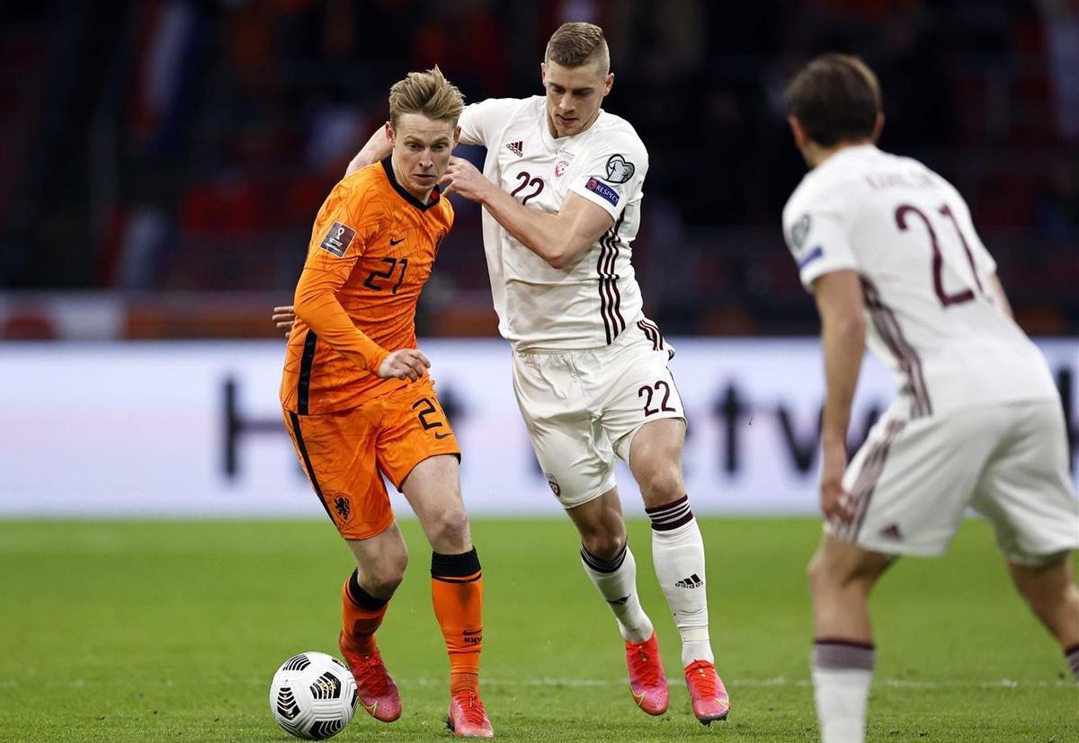 Frenkie De Jong disputó los 90 minutos en el triunfo de Países Bajos