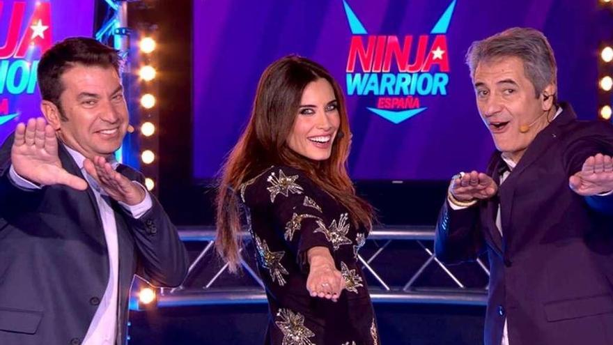 Los presentadores de &quot;Ninja Warrior&quot; Arturo Valls, Pilar Rubio y Manolo Lama. // Antena 3