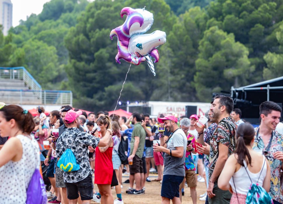 El plato fuerte de la primera jornada del festival fue la actuación de los británicos Foals al filo de la medianoche.