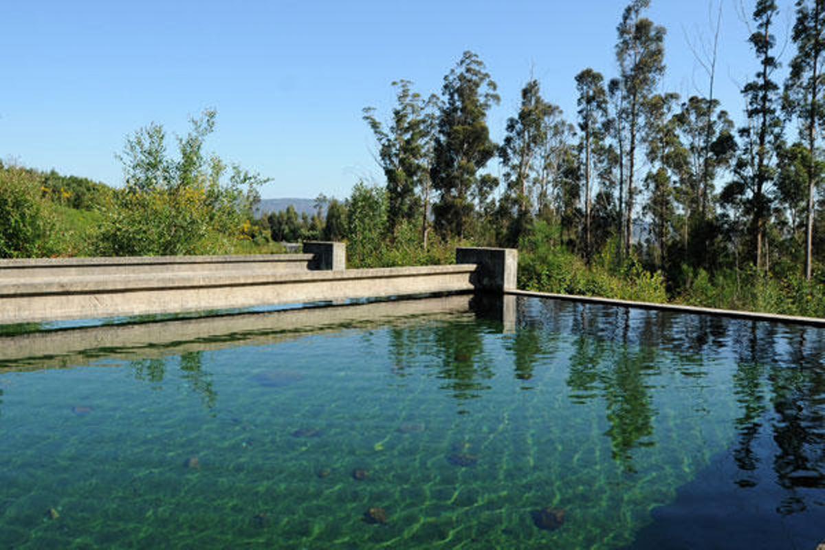 Depósitos de agua ubicados en terrenos de la comunidad de montes de András.  // Iñaki Abella