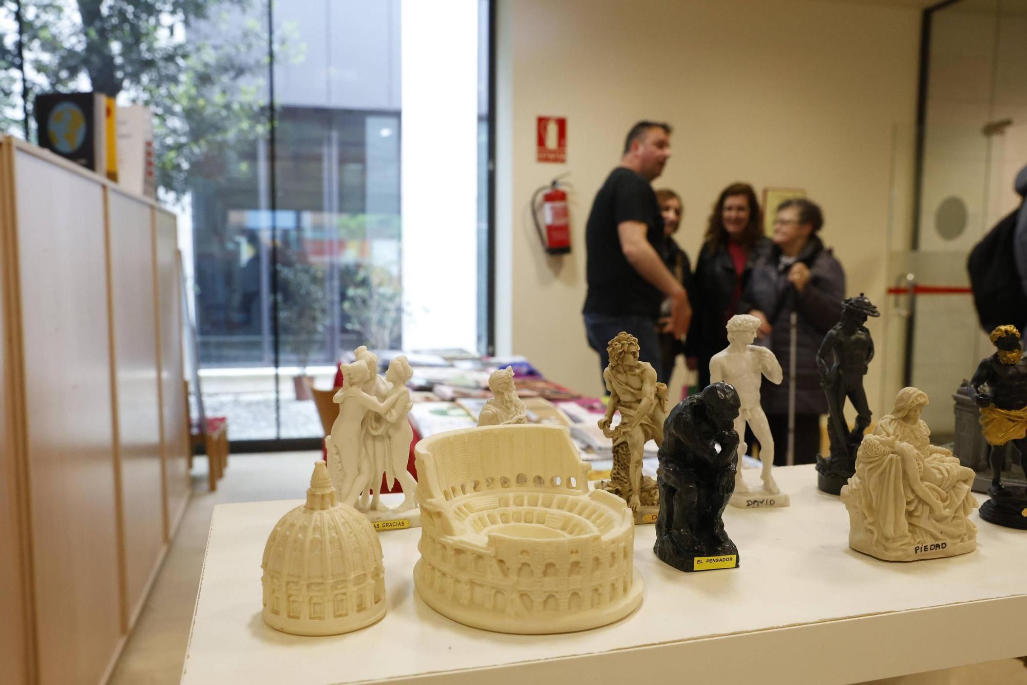 El Grupo Social ONCE sensibiliza y muestra su labor en Gijón (en imágenes)