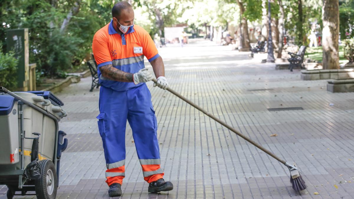 Un trabajador de Conyser.