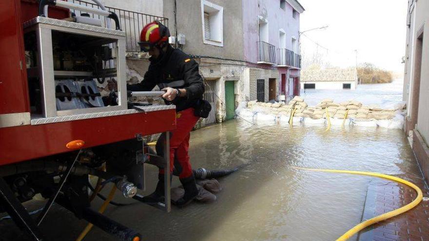 Zaragoza vigila el Ebro