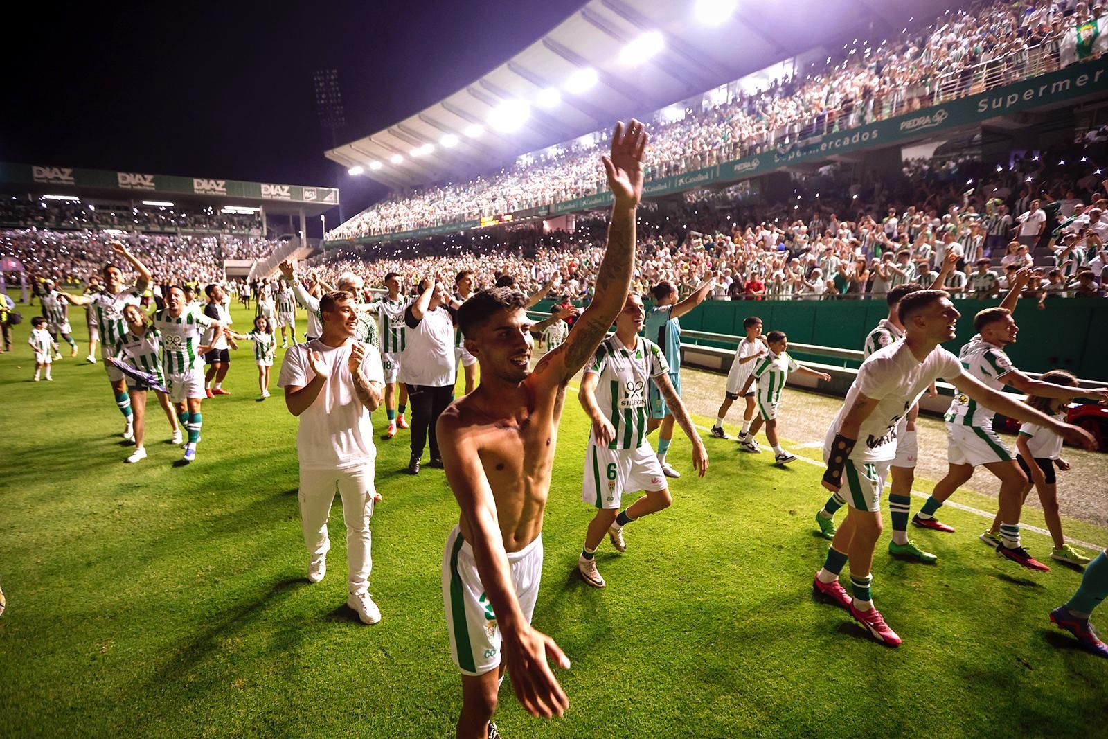 El Córdoba CF vuelve a Segunda / Las mejores imágenes de una noche para la historia