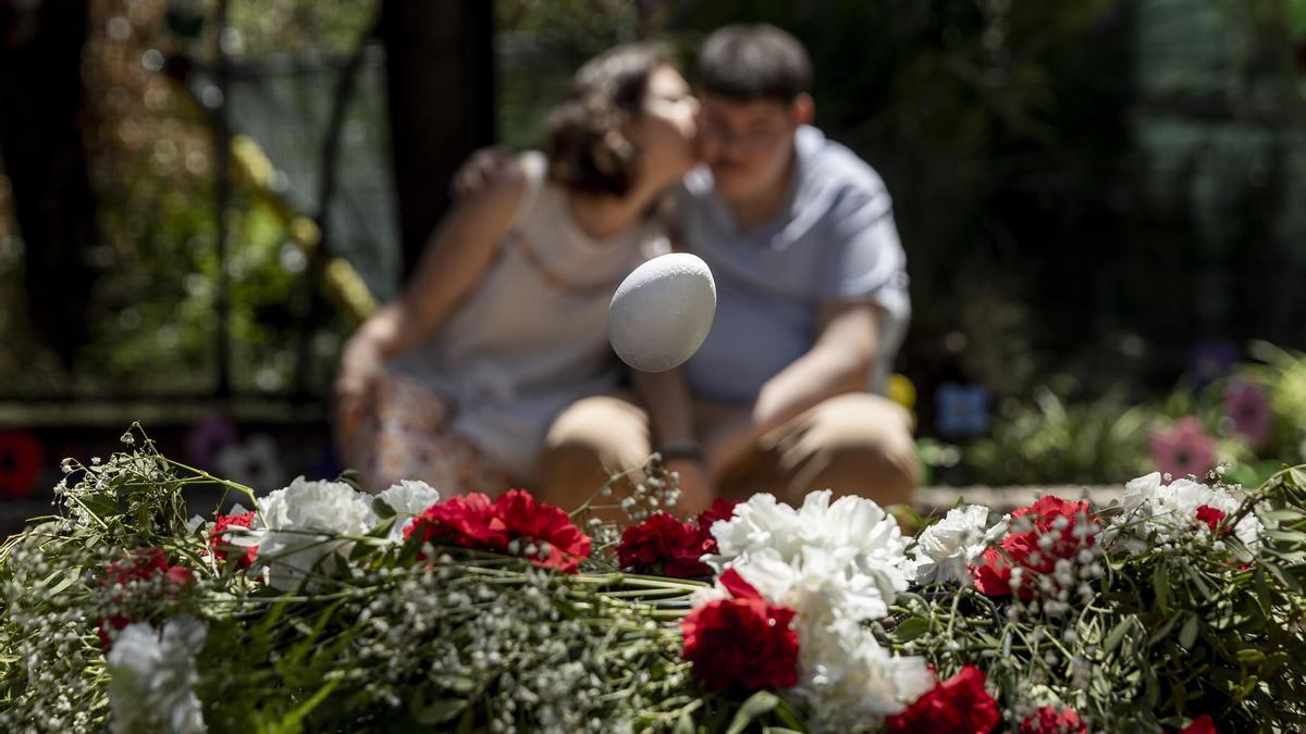 El 'Ou com bufa' de Barcelona: tradición sin agua por la sequía