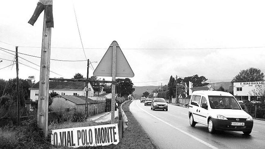 Imagen de la carretera entre Tui y A Guarda, en la tarde de ayer.