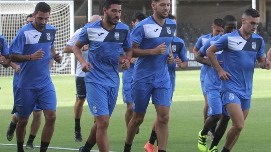 El FC Cartagena durante su primer entrenamiento de pretemporada el pasado curso.