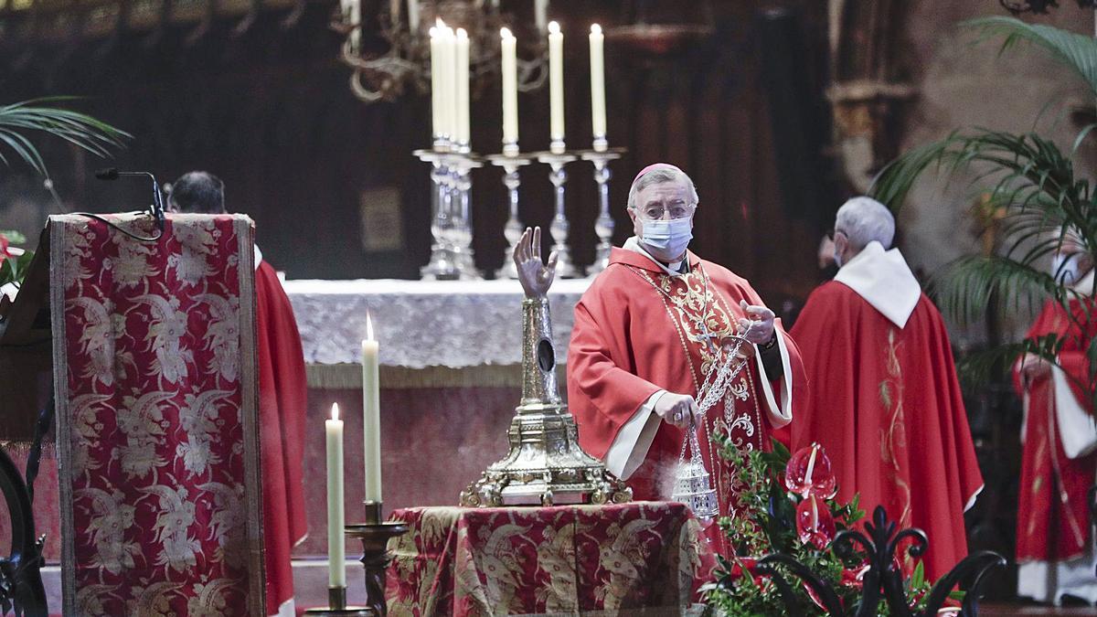 El obispo Taltavull en la misa de Sant Sebastià en la Seu.