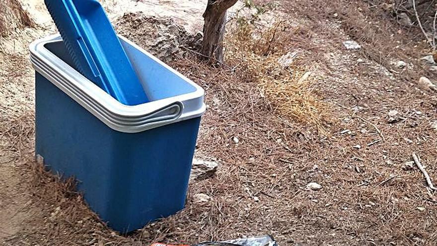 La basura llega a la costa más recóndita de Xàbia