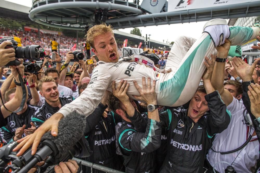 Monza, la gran catedral del automovilismo, asistió a una nueva exhibición de Rosberg, manteado por su equipos y los tiffosi italianos. Hamilton fue segundo.