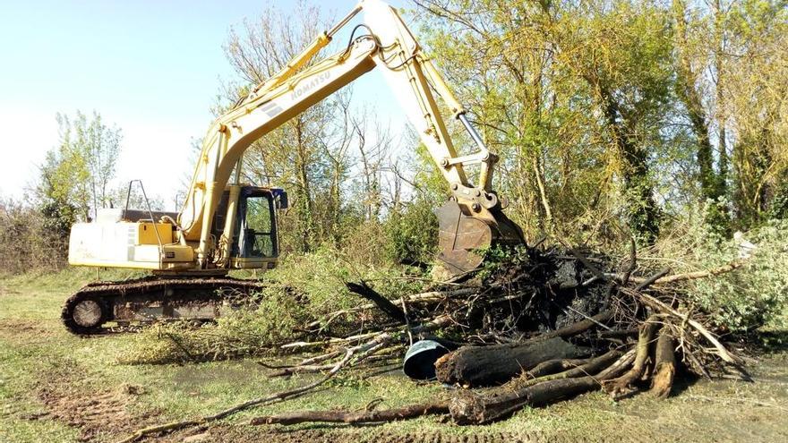 Castelló neteja les restes de l&#039;aiguat del rec Madral