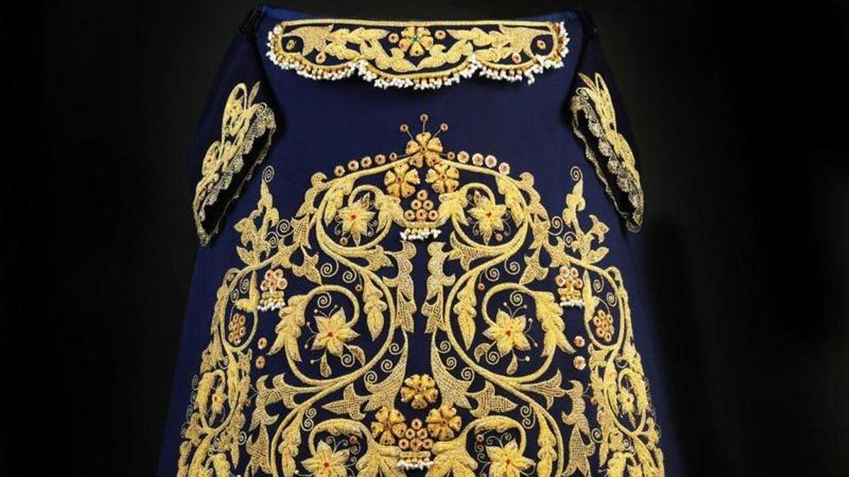 Nueva saya de la Virgen de las Angustias, de la hermandad del Santo Entierro de Campillos