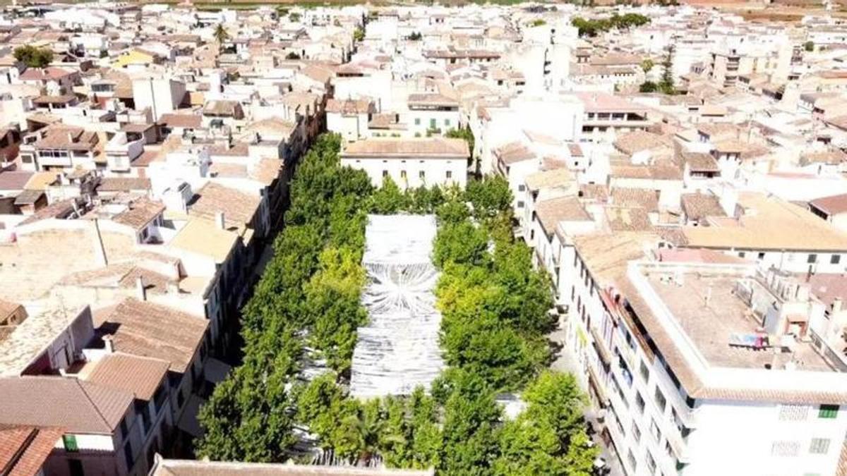 Imagen aérea del centro de la localidad de sa Pobla, con la Plaça Major en primer plano.