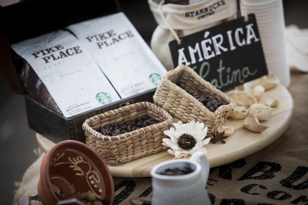 Starbucks inaugura su primera tienda en Tenerife, en el Siam Mall