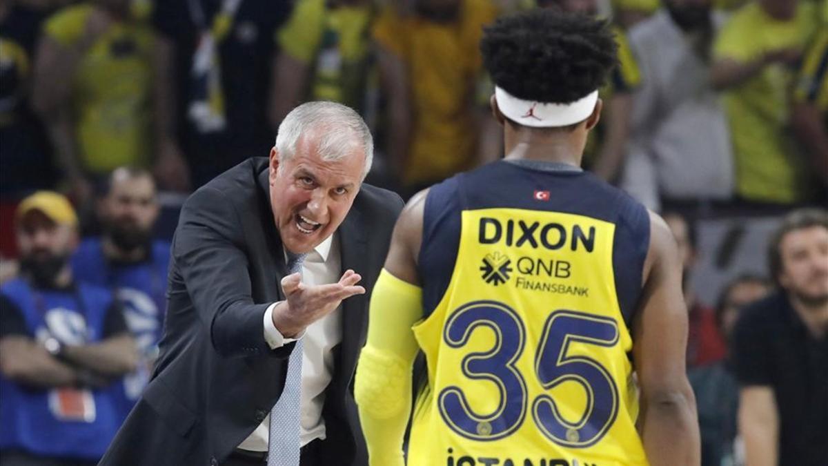 Zeljko Obradovic llega al Palau al frente de su Fenerbahçe