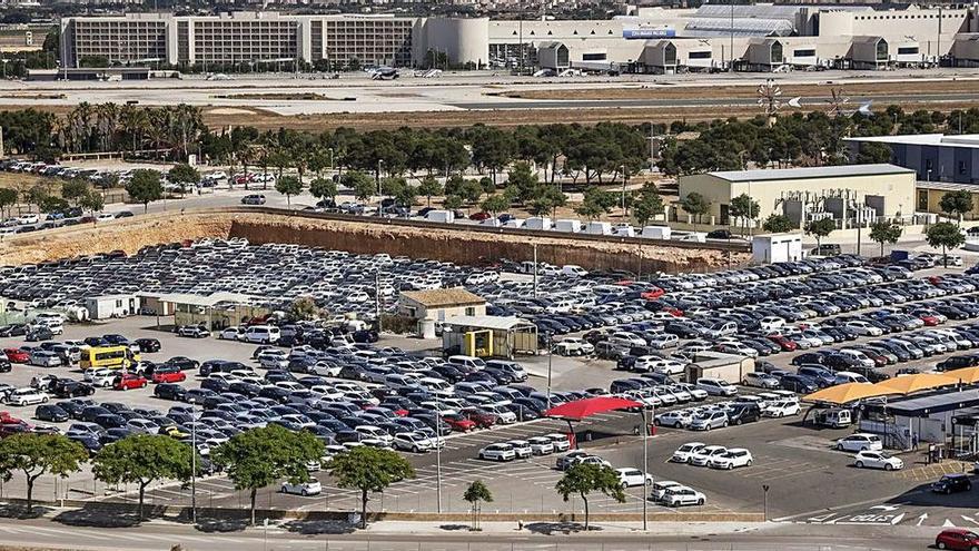 Imagen de archivo de coches de alquiler en el aeropuerto de Palma