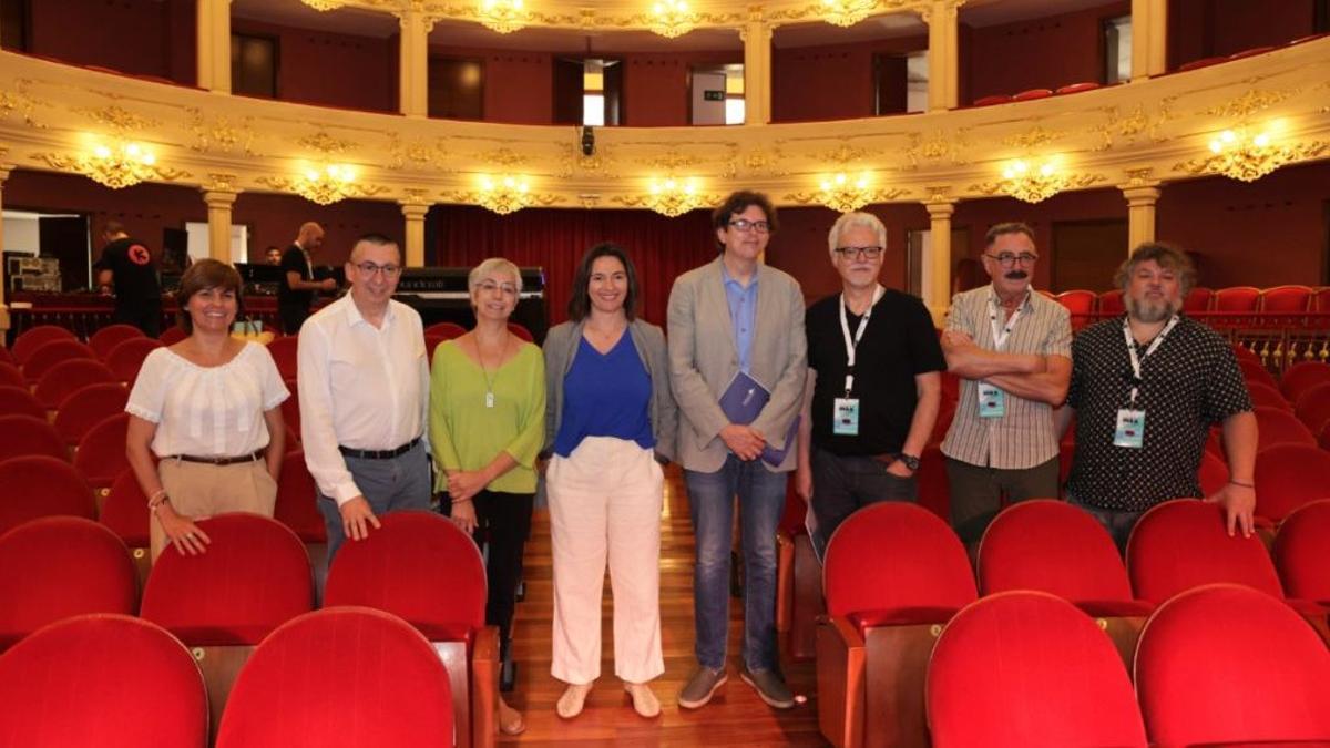 Ensayo de la gala de los premios Max en el Teatre Principal de Maó, dirigida por el director escénico Josep-Pere Peyró y la coreógrafa Mar Aguiló