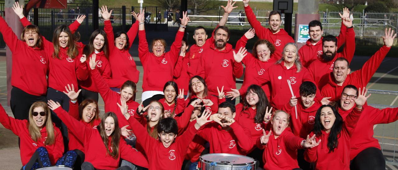 Integrantes de la charanga los "Gijonudos".