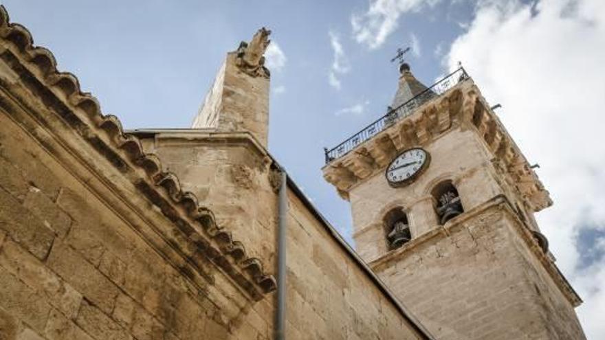 La torre de la iglesia de Santiago en Villena.