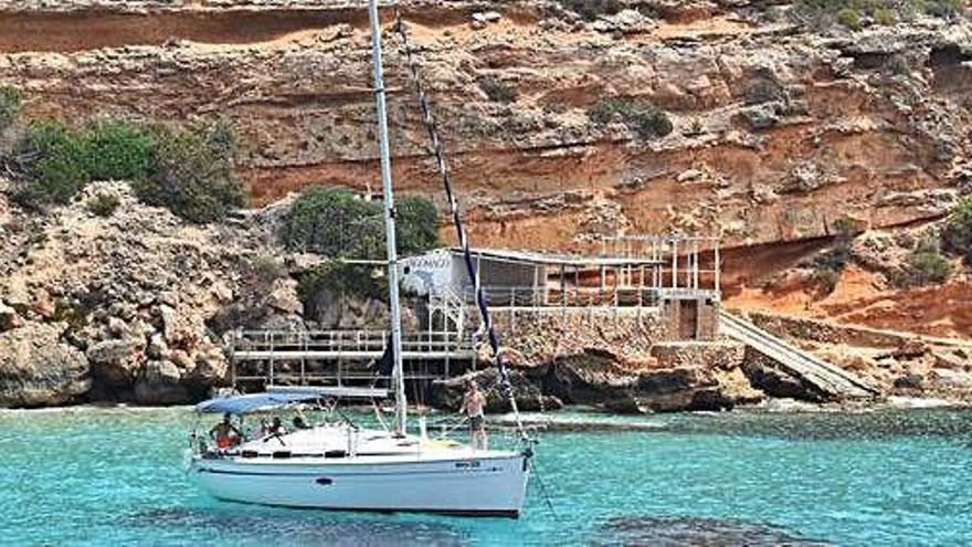 Imagen del quiosco y la bahía de Tagomago tomada este verano.