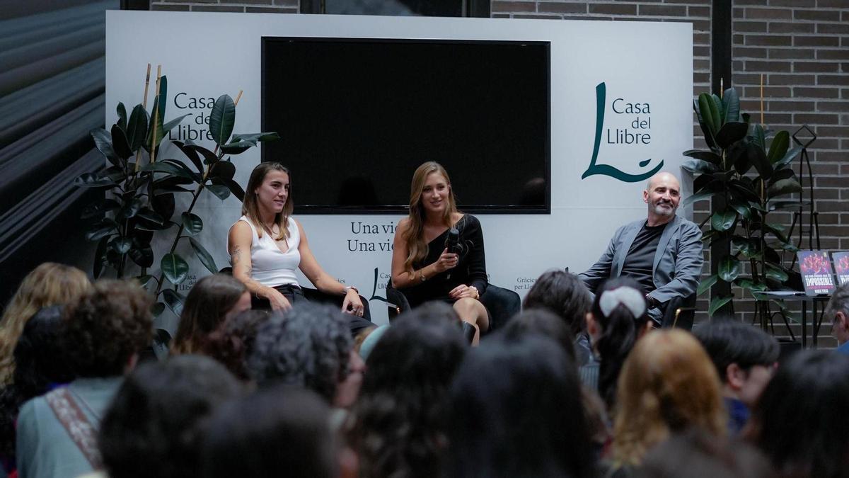 María Tikas, durante la presentación de su libro en Barcelona