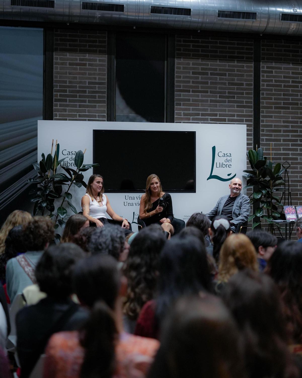 María Tikas, durante la presentación de su libro en Barcelona