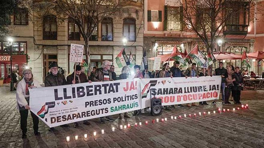 Un momento del acto solidario que se organizÃ³ ayer tarde en la plaza de Cort.